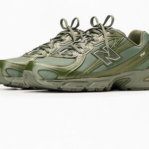 New Balance Men's Olive Green Athletic Sneakers